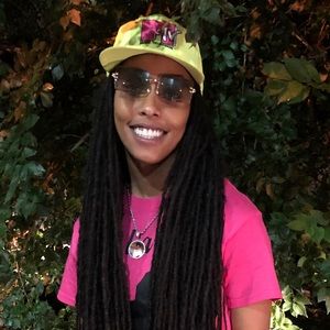 Meet your Posher, Regina